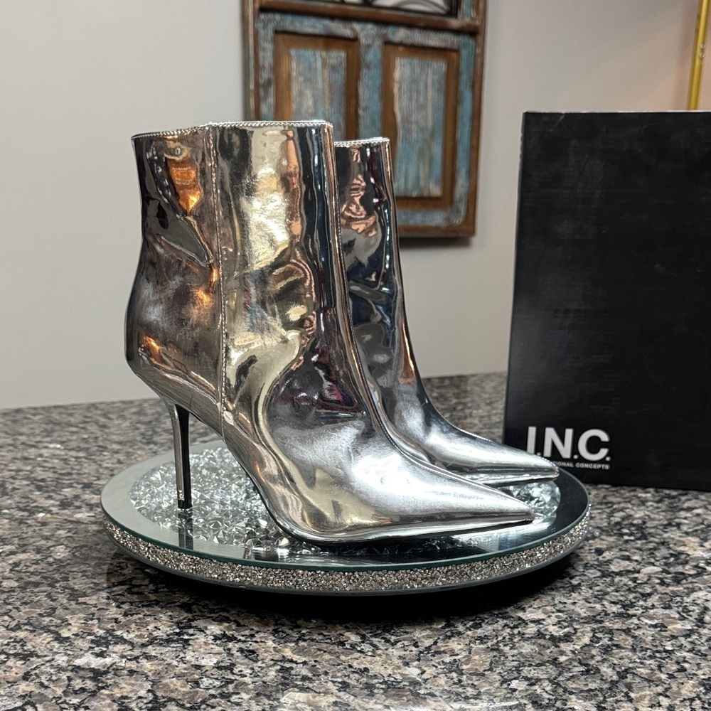 INC International Concepts Women's Silver Metallic mirrored Heeled Boots NWT 9.5